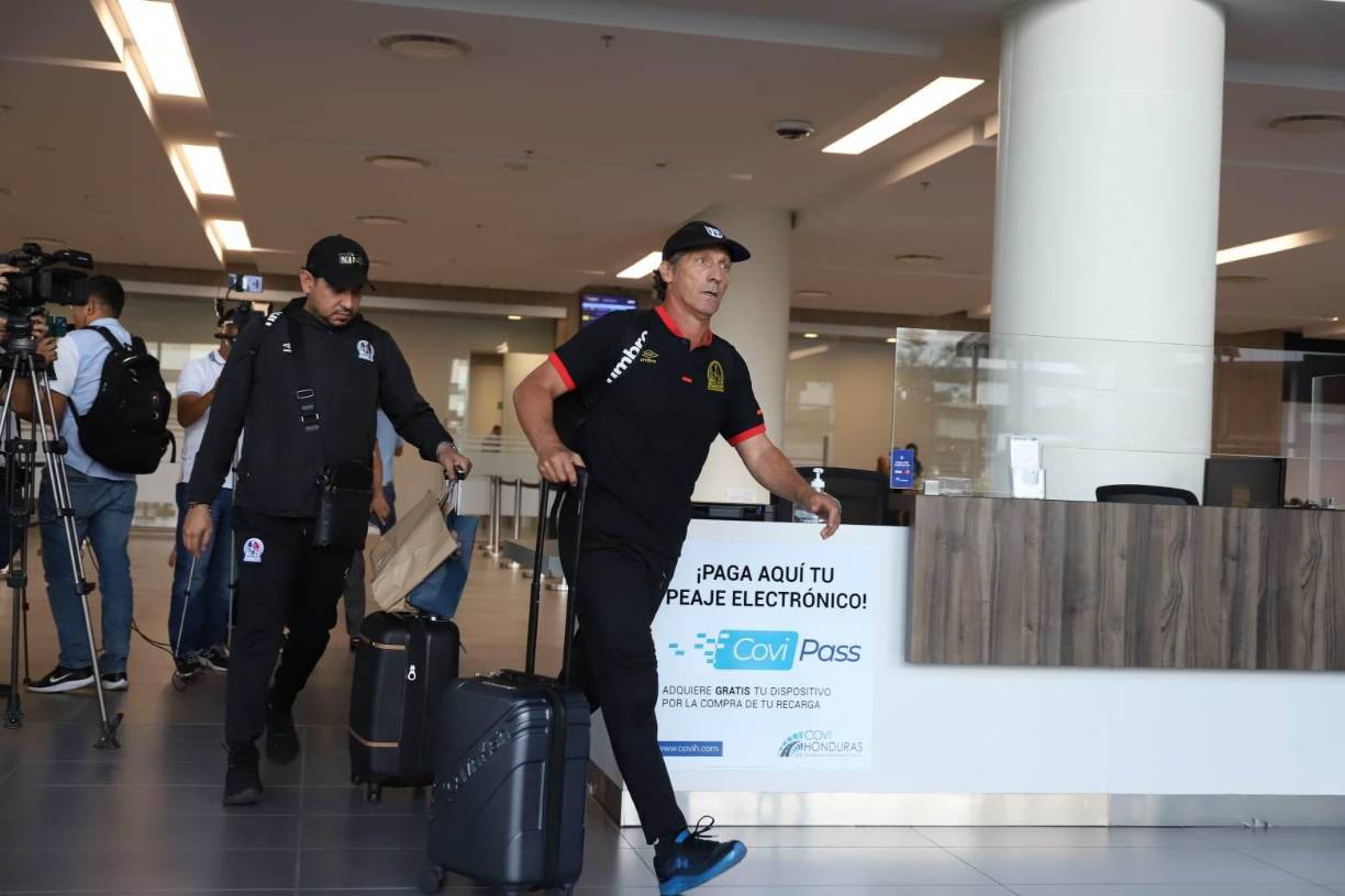 “¿Qué mirás bobo, andá para allá bobo”, le soltó Pedro Troglio al muchacho antes de montarse al autobús tras su llegada a Honduras luego de ser eliminado por el Atlas en el estadio Jalisco.