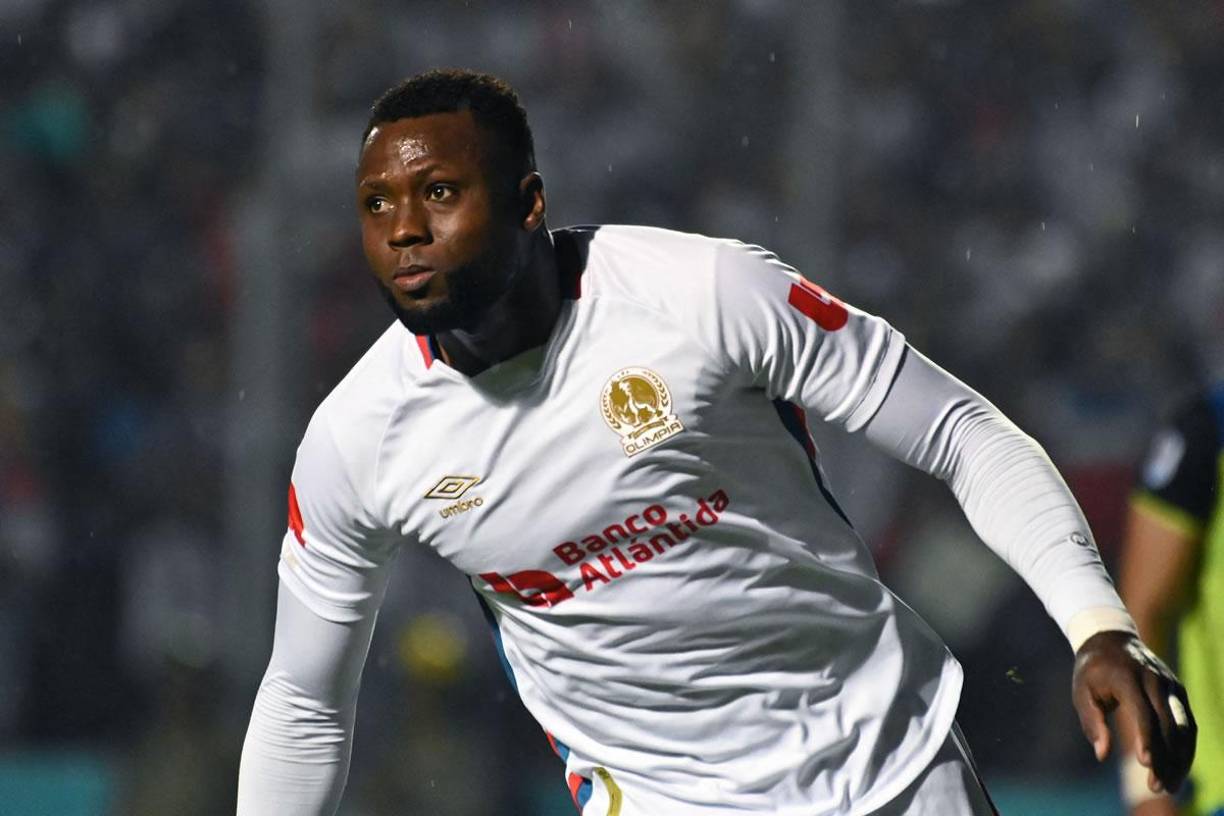 Yustin Arboleda - El delantero colombiano no se moverá del Olimpia ya que tiene seis meses más de contrato. Fue clave para ganar el título ante Olancho FC con sus dos goles en la Gran Final.