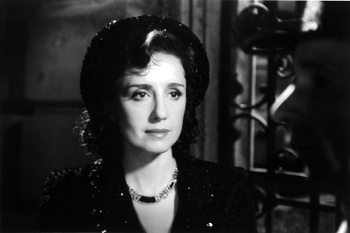 La esposa de Guido en el filme es Dora, ambos de origen judio. El papel de Dora la protagonizó Nicoletta Braschi, esposa de Roberto Benigni.