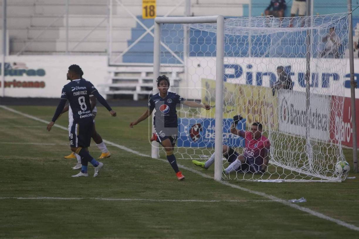 El joven Yostin Obando marcó su primer gol en la Liga Nacional en el duelo donde Motagua goleó 4-0 al Honduras Progreso. 