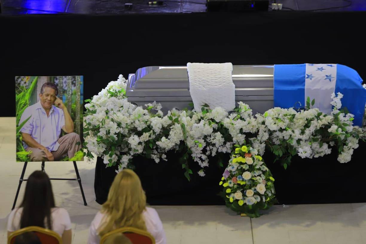 Realizan homenaje a Moisés Canelo previo a su sepelio en San Pedro Sula