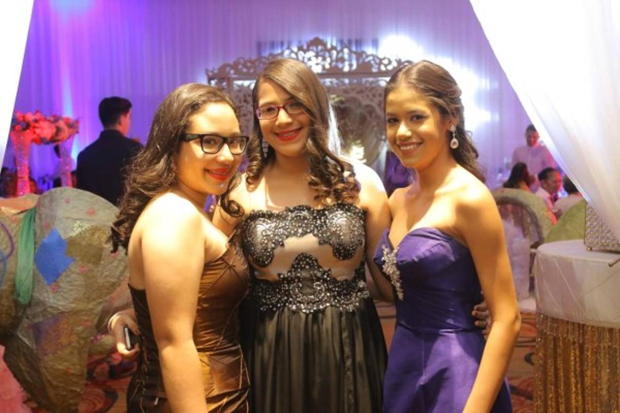Anny Solís, Valerie Fugón y Esther Alvarado.