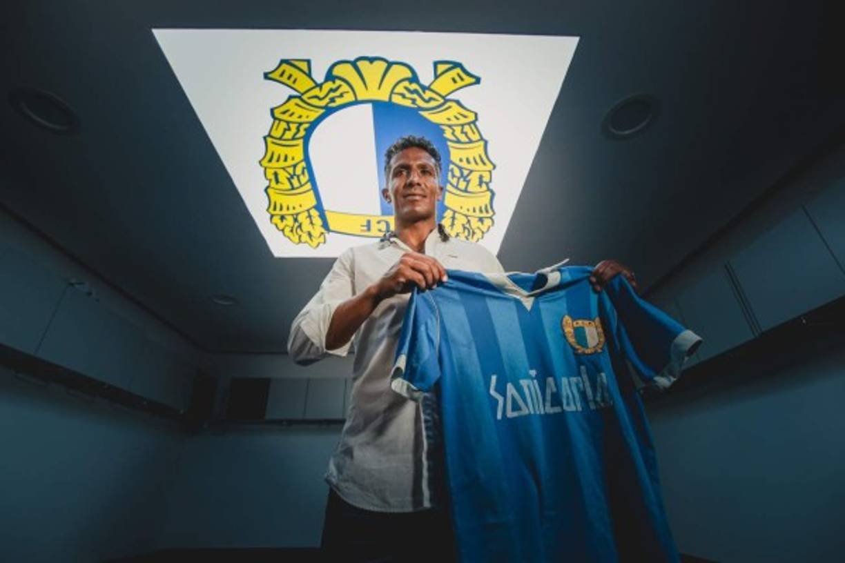 El FC Famalicao hizo oficial a través de sus redes sociales la incorporación de Bruno Alves a su plantilla. Tras finalizar su contrato con el Parma, el central portugués vuelve a su país natal y sumar un nuevo escudo en su carrera. El fichaje se amplía por dos temporadas, hasta junio de 2023.