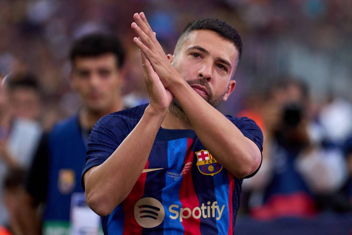 El futuro de Jordi Alba sigue en el aire. El miércoles se conoció el movimiento del Barcelona intentando colocar al jugador en el Inter de Milán. Una oferta que de momento ha sido rechazada por el jugador, pero hasta que no finalice el mercado, este jueves, no se podrá certificar nada. La situación del jugador es compleja, a corto y medio plazo.