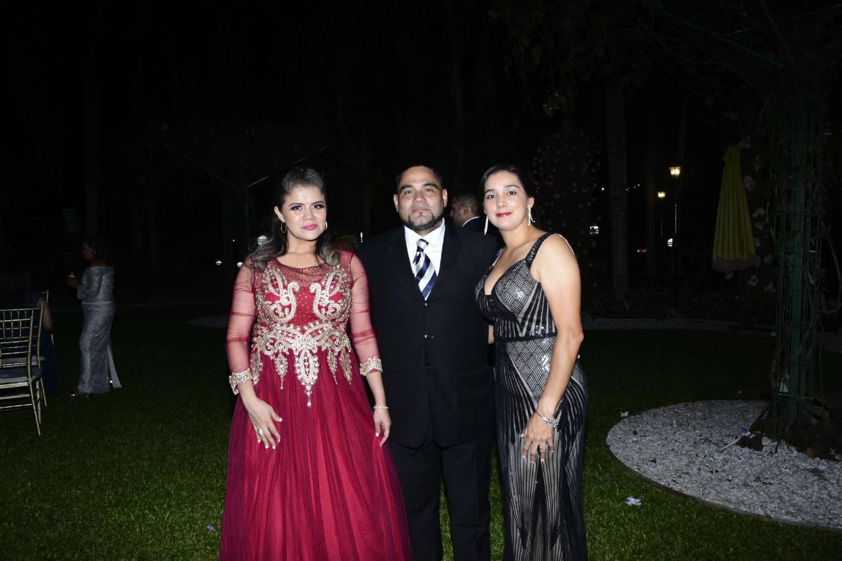 Cindy Bardales, César Cerrato y Mirna Bardales