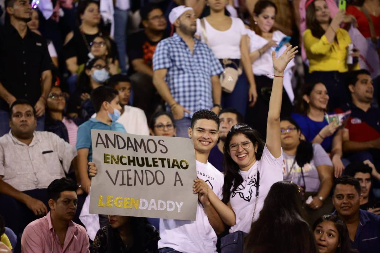 Los fanáticos vivieron desde varias partes del país para disfrutar del último concierto del Big Boss. 