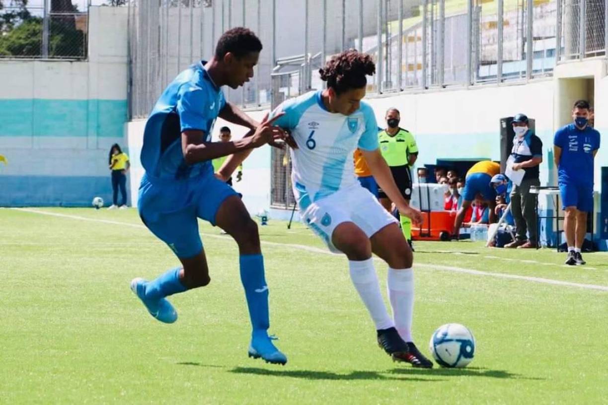 El defensor Giancarlo Sacaza ha convencido en la pretemporada con Motagua y fichará con los azules a sus 19 años. Fue formado en la Academia Leones de San Pedro Sula.