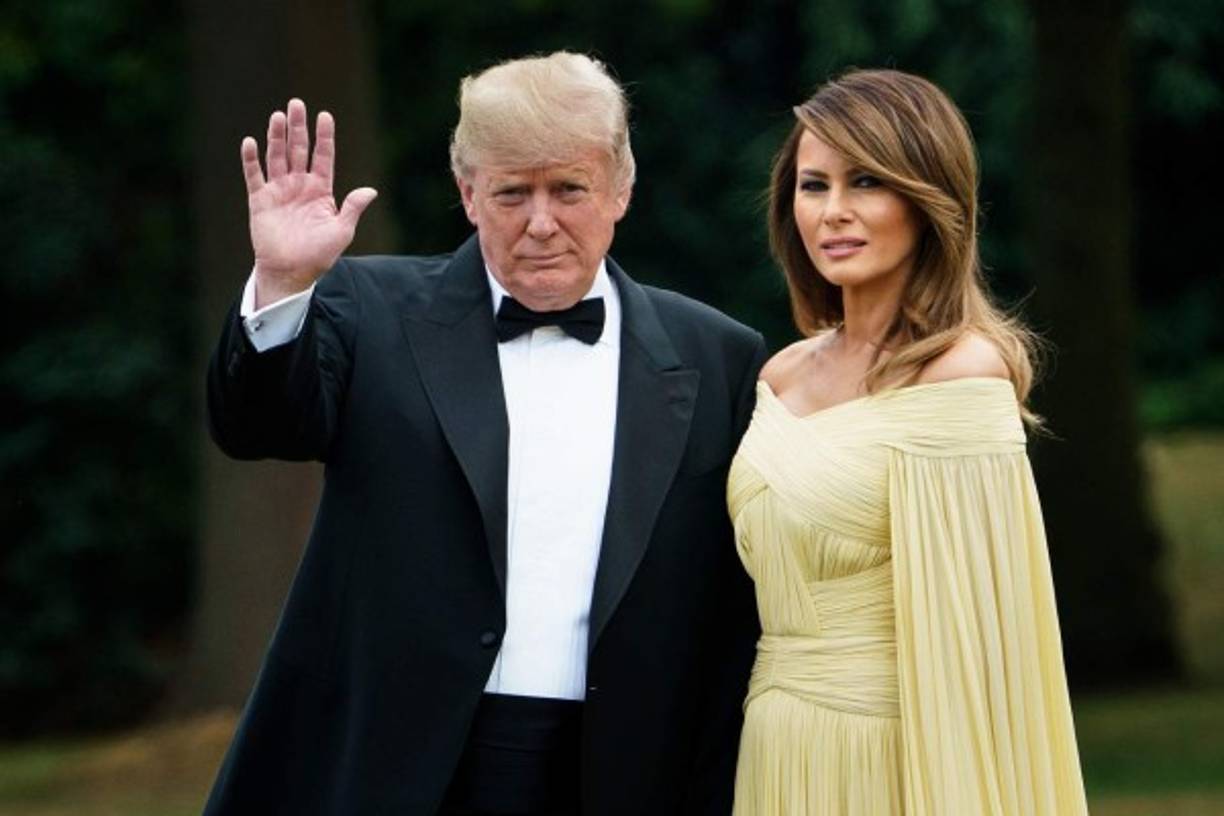 Donald Trump y Melania, asistieron la noche de jueves en el palacio de Blenheim, en el condado de Oxfordshire (Inglaterra), a una cena de gala con la primera ministra británica, Theresa May, y empresarios británicos.