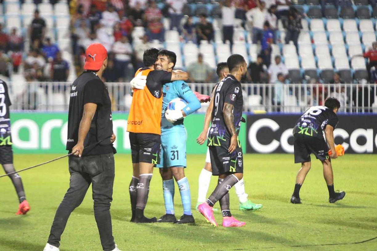 Los jugadores del Antigua celebrando tras clasificar a cuartos de final de la Copa Centroamericana 2024.
