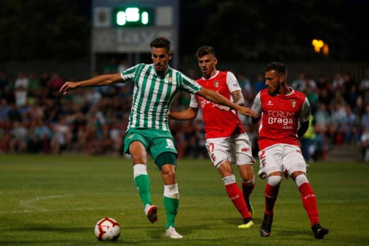 El Betis ha comunicado esta tarde, mediante una nota publicada en su página web, la desvinculación del delantero extremeño Álex Alegría, que esta pasada temporada jugó cedido en el Sporting de Gijón. El club le 'agradece su compromiso y actitud durante su trayectoria como bético y le desea suerte'.