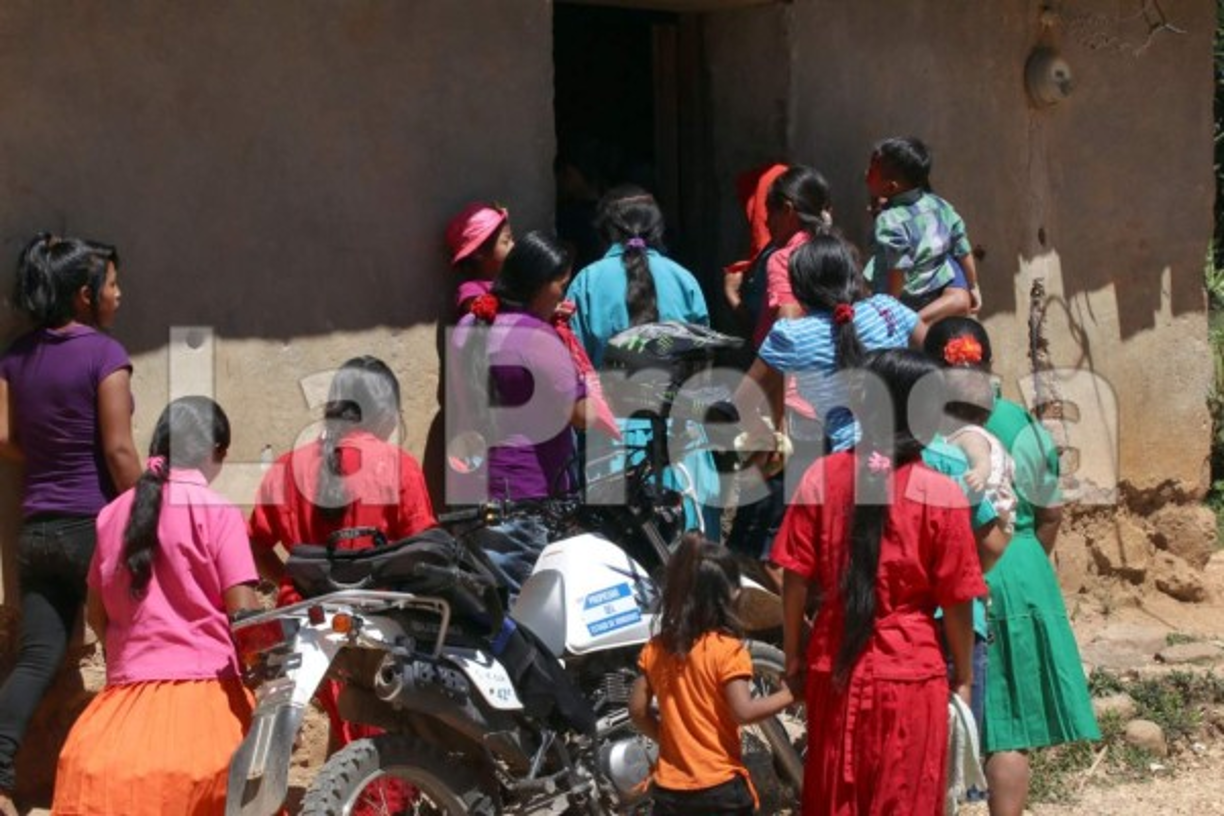 Los pobladores lamentan que el gobierno no se preocupe por las condiciones en que ellos viven, en el centro de salud no hay mi medicamentos.