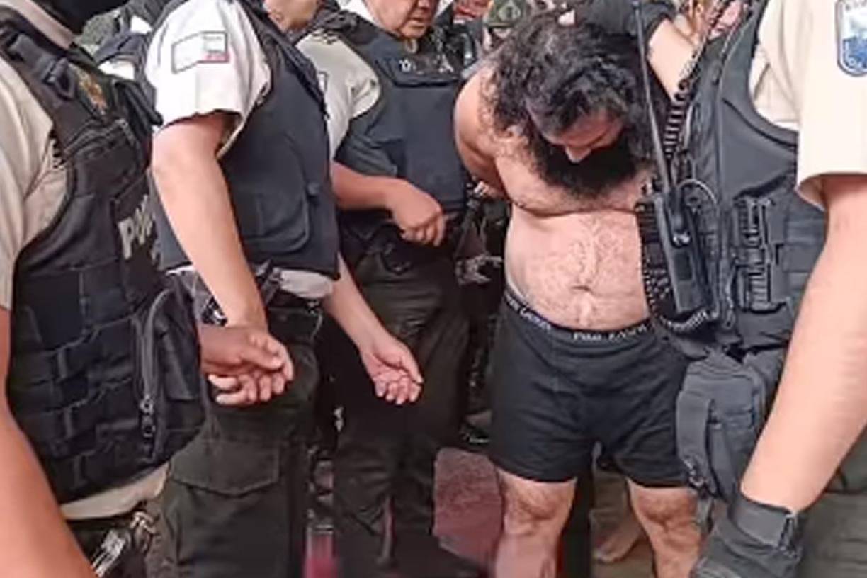 Muestra de la cómoda vida que ‘Fito’ ha llevado hasta ahora en la cárcel es que podía celebrar su aniversario con fuegos artificiales en una gran fiesta dentro de la cárcel, mientras que en su celda era un pequeño apartamento, televisión, módem de internet y pinturas que decoraban las paredes.