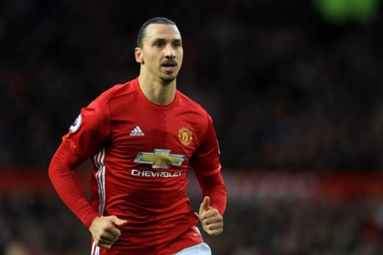Zlatan Ibrahimovic está a punto de rechazar un movimiento lucrativo a China para permanecer en el Manchester United en una segunda temporada, según informa Mail on Sunday. El delantero de 35 años ha anotado 16 goles en 25 partidos y puede ser objeto para atraerlo a la Super Liga China por 120 millones de libras.