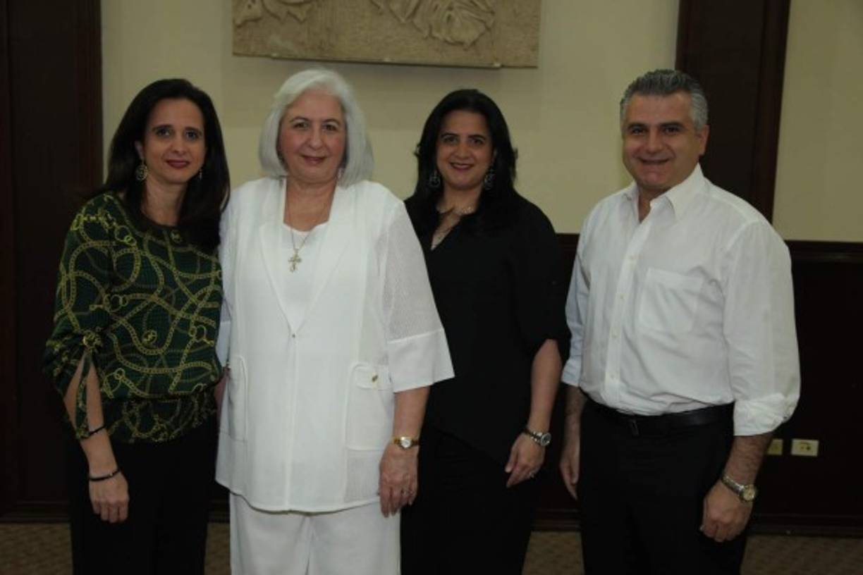 Siham Larach, Naval Burbara, Nadia Vega y Júnior Burbara.