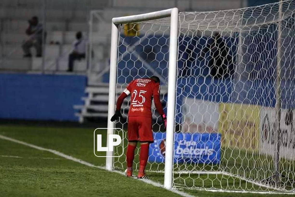 Denovan Torres se negaba a pararse bajo los tres palos en el segundo penal de Motagua.