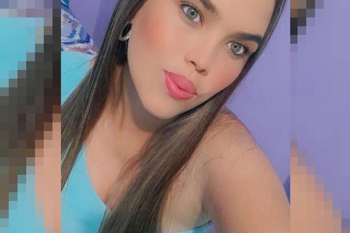 De acuerdo con el reporte, Adriana Escalante se dirigía hacia su lugar de trabajo, ubicado frente a la iglesia.