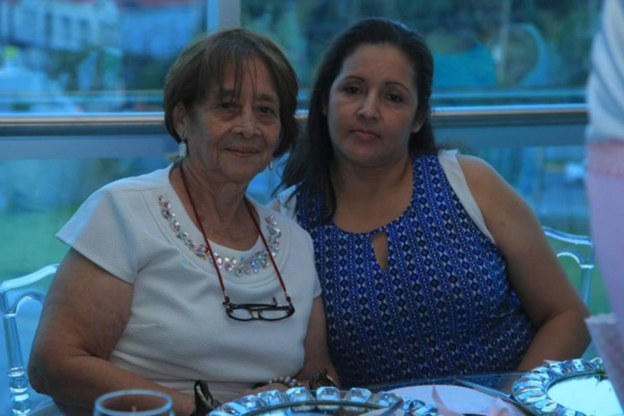 Yolanda y Reyna López.