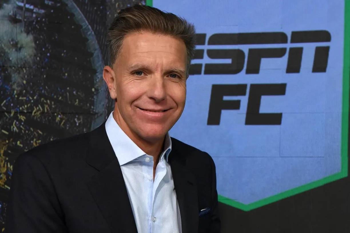 Fantino prosiguió y detalló lo que, según su opinión, lo diferencia de sus colegas y afirmó: “Esperé para decirlo desde mi barco, no desde el barco de otros porque ahora estaría siendo llamado a ‘dirección’. Es mi barco papá. Chiquito, 20 cañones de un lado y 20 del otro. Mariano Closs en una noche de discusión futbolera me dijo, ‘esto es fulbo’, y no voy a soportar que venga un colega y me lo diga”.