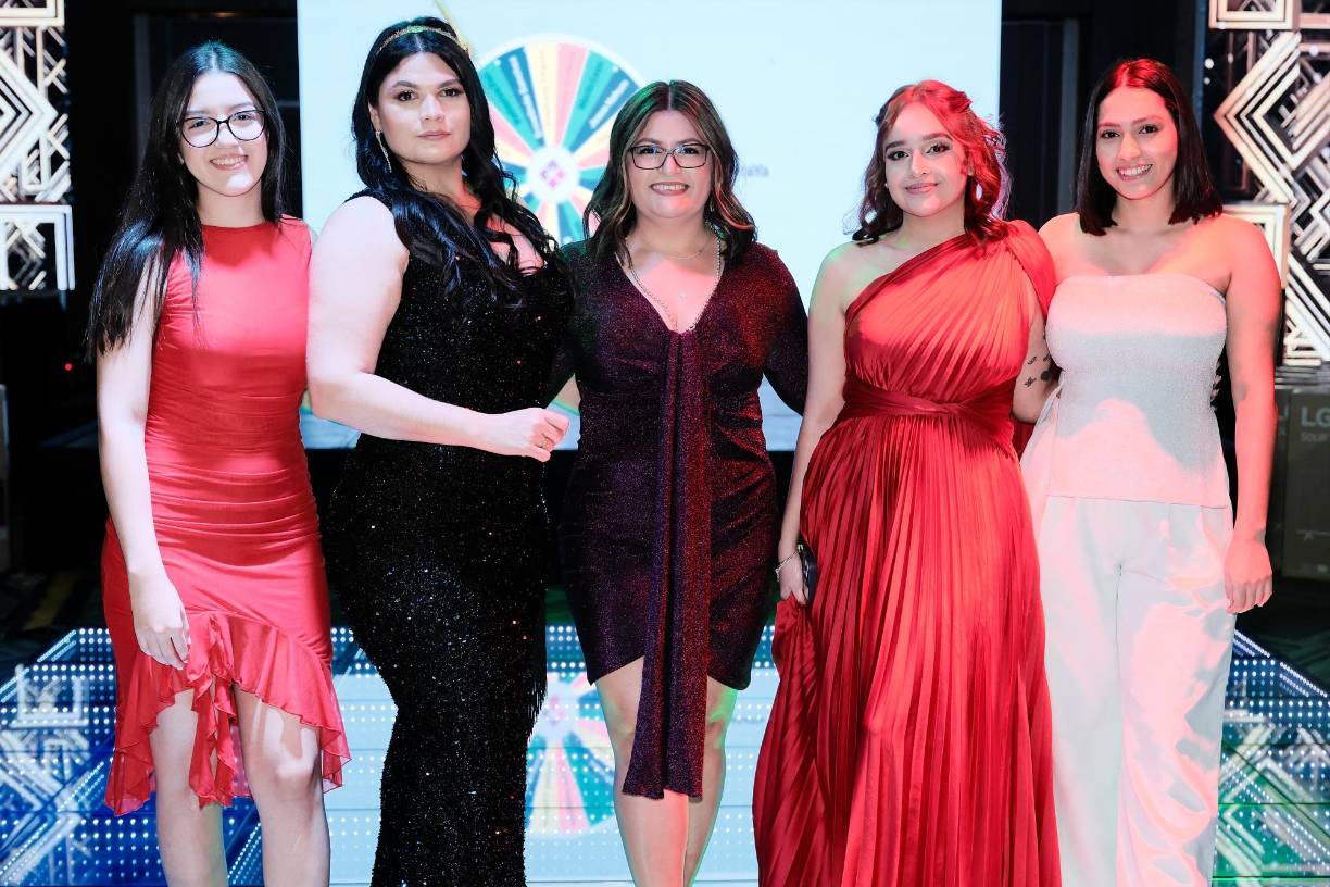 Sandra Vallecillo, Nubia Cantarero, Erika Hernández, Sara Sabat y Sofía Donaire
