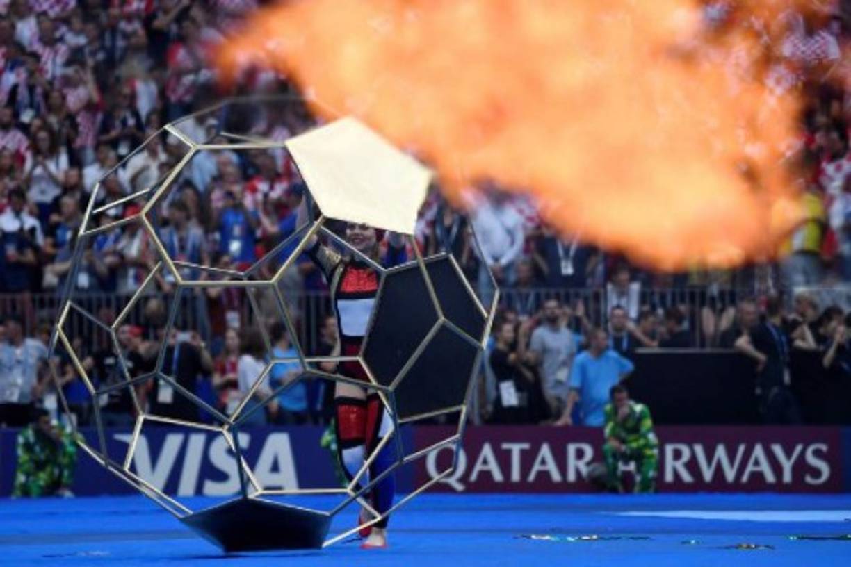 Efectos especiales fueron desplegados en todo el terreno de juego que sirvió como un escenario gigante. <br/>