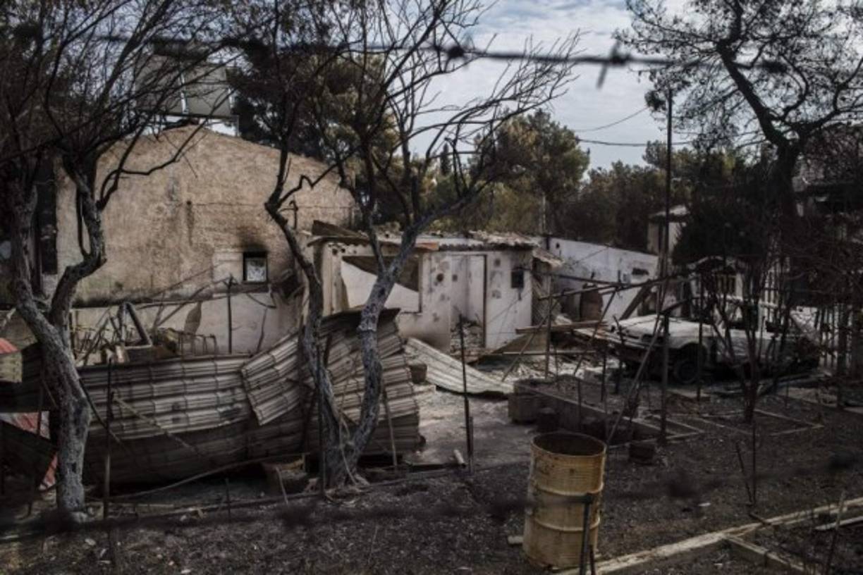 Algunos habitantes de Mati lograron salvar sus vidas escapando hacia el mar.