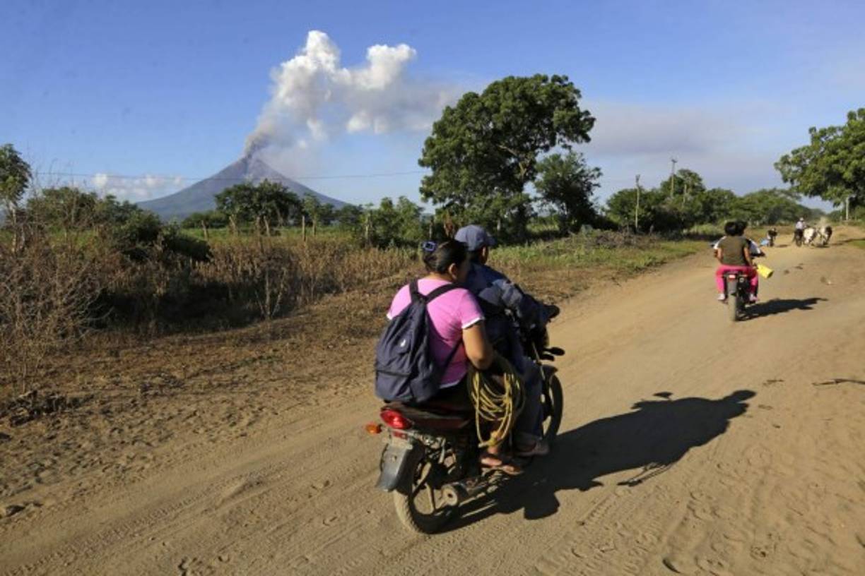Expertos del Instituto Nicaragüense de Estudios Territoriales (Ineter) han dicho que la actividad del volcán es 'leve' e inicialmente no es necesario realizar grandes evacuaciones.