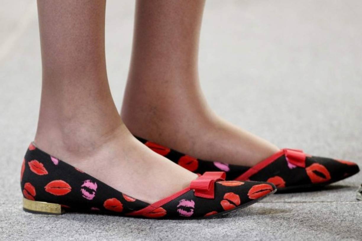 LONDRES. Los zapatos de Theresa. Detalle de los zapatos de la primera ministra británica, Theresa May, en una cumbre en Bruselas. Foto: EFE/Yoan Valat