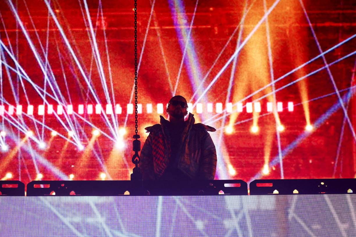 Y es que el creador de “Un verano sin ti” se mostró realmente enfocado en cumplir con las grandes expectativas depositadas en él y lograr otro hito en su carrera: encabezar el Festival de Coachella, en el que ya había participado en 2019.