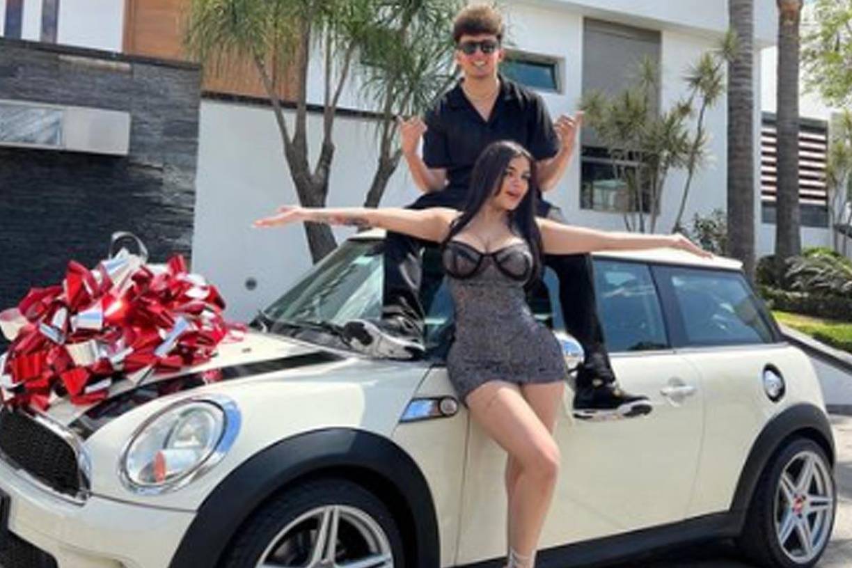 Se hizo conocida hace varios años después de haberse separado de su pareja y que éste haya compartido en las redes sociales las fotos íntimas que ella le había mandado.