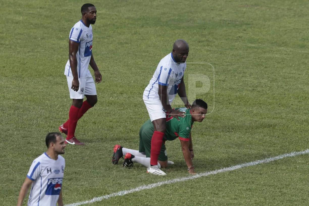 El exdefensor Samuel Caballero junto al exmediocampista Luis Guifarro.