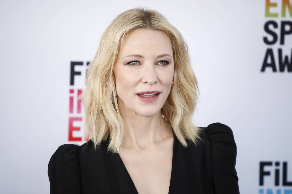 Catherine Élise Blanchett es una actriz australiana de cine y teatro, nació el 14 de mayo de 1969 en Melbourne, Victoria, Australia es conocida por sus personajes multidimensionales y su amplia gama de papeles desde ‘Elizabeth I’ hasta ‘Thor: Ragnarok como Hela’.