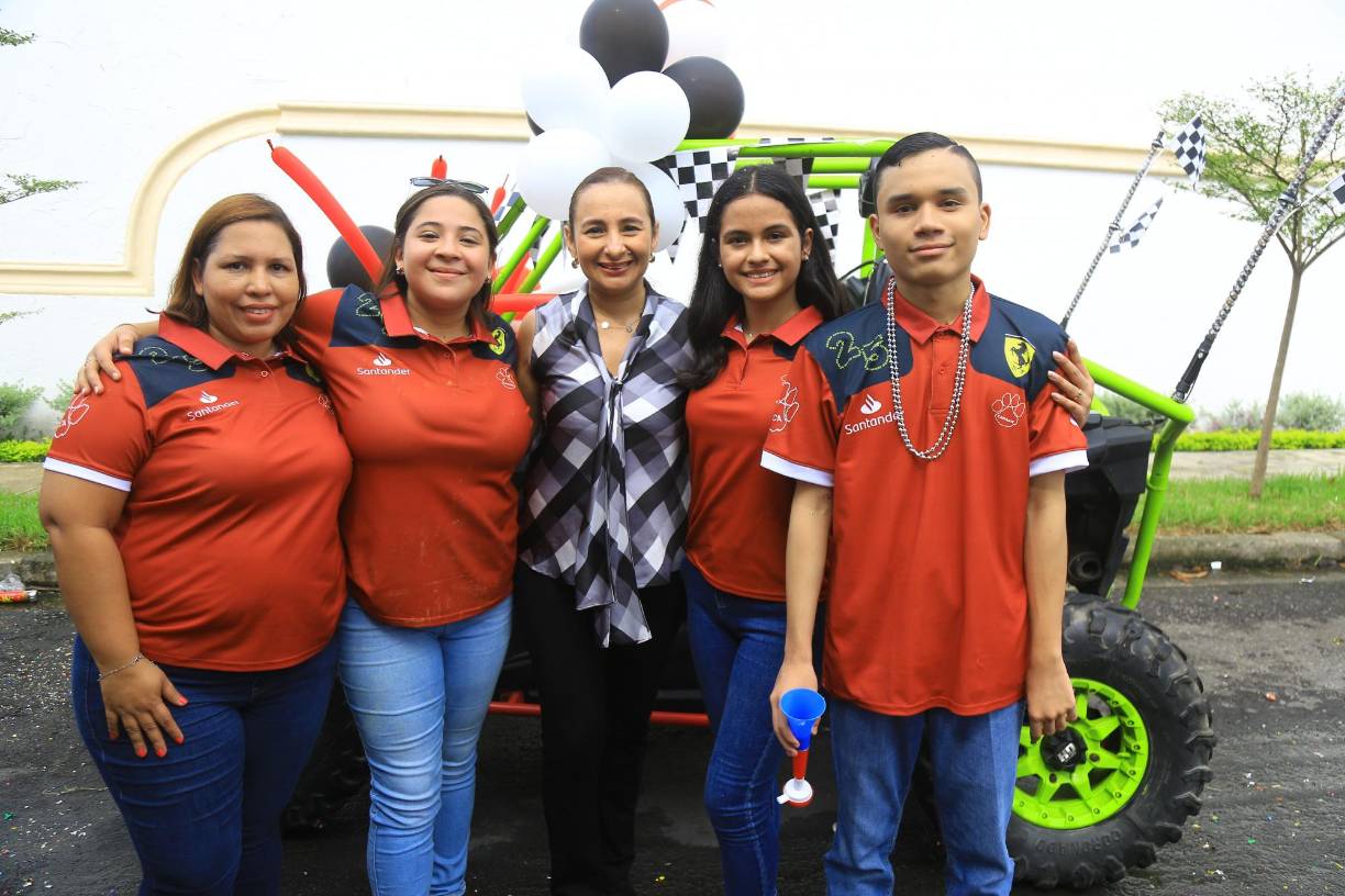 Edith Medina, Cesia Paguada, Ana Cervantes, Débora Bonilla y Selvin Martínez