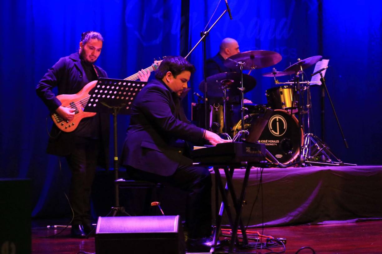 Egar Figueroa fue el encargado de dirigir el recital de la banda