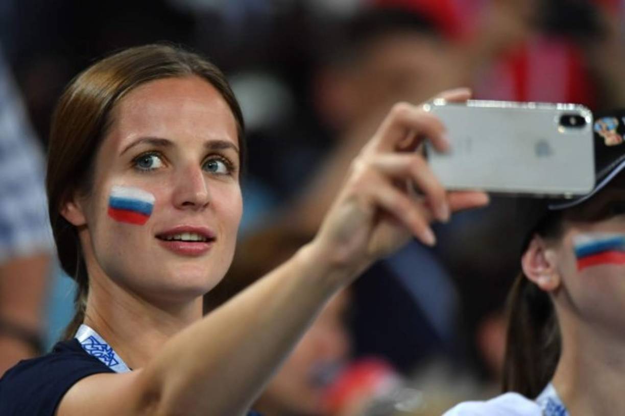 No faltan las fotos de las aficionadas en las gradas.