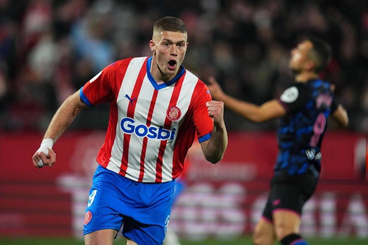 Adelanta Diario Marca que ya hay un acuerdo entre Atlético de Madrid y Artem Dovbyk (Girona), el ucraniano pichichi de la Liga. El fichaje se cerraría por unos 40 millones de euros.