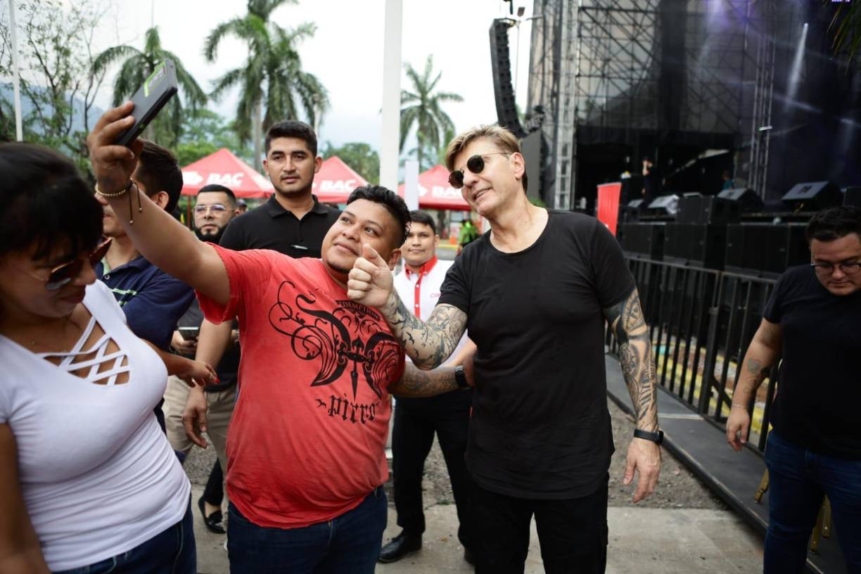 Asimismo, dijo que e un “honor” compartir el escenario nuevamente con su compatriota Miguel Mateos, quien no pudo estar presente en la conferencia de prensa.