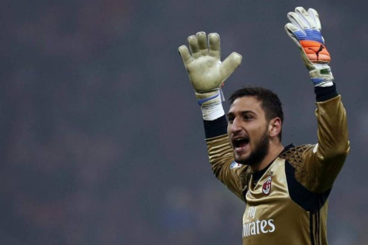Gianluigi Donnarumma: El joven portero podría salir del AC Milan y fichar por el Chelsea. Además se habla del PSG.