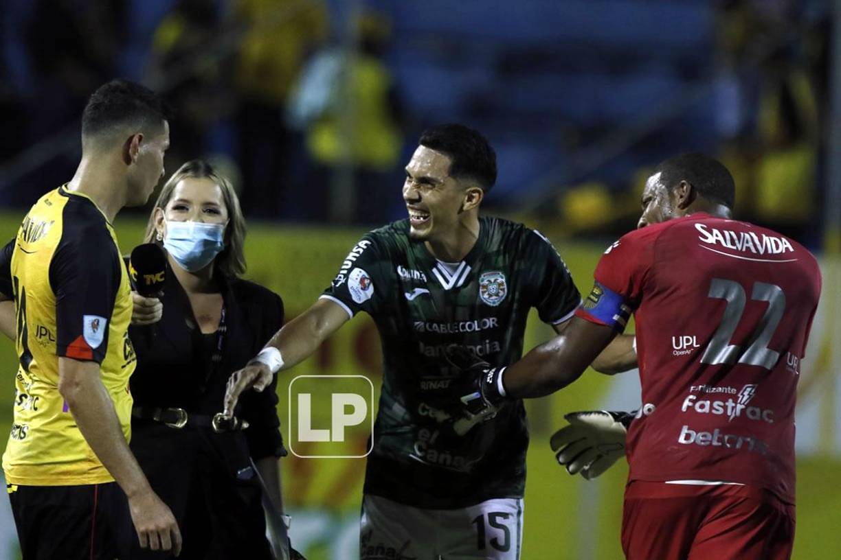 Pese a la eliminación del Marathón en semifinales, Allans Vargas estaba de buen ánimo con sus excompañeros de equipo Jhow Benavídez y Luis ‘Buba‘ López.