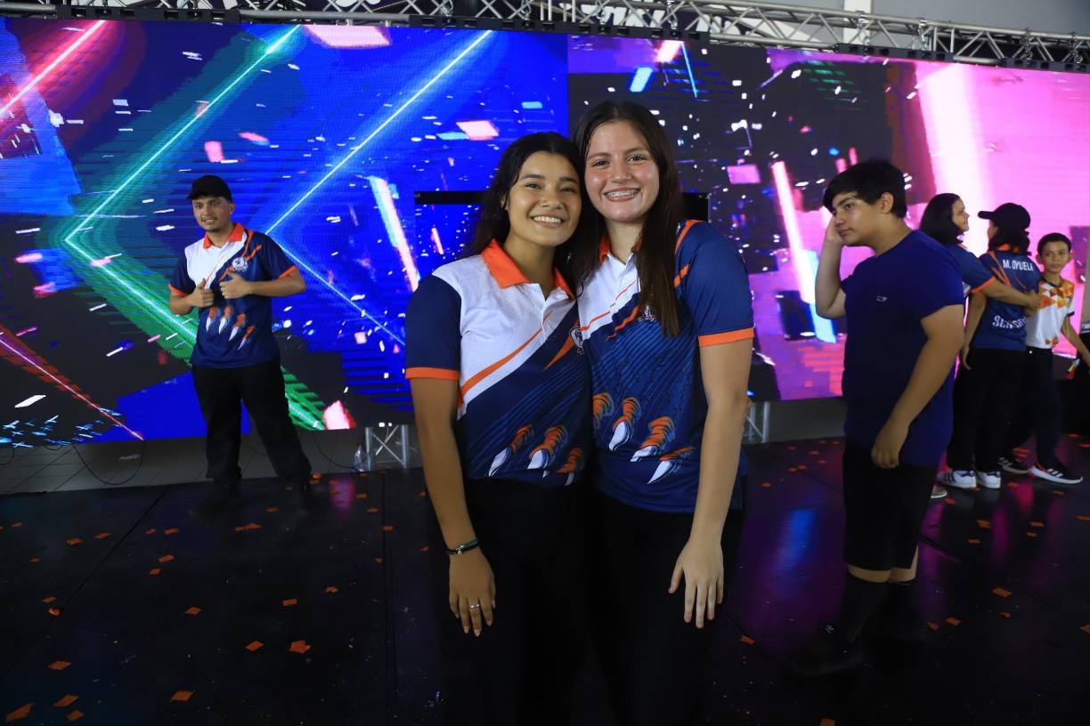 Marvel Pineda y Giulliana Echenique