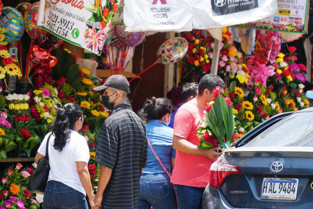 Ambiente previo al Día de la Madre en San Pedro Sula. Fotografía: La Prensa / José Cantarero. 
