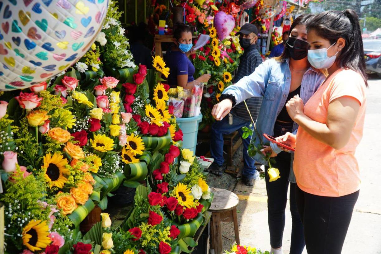 Ambiente previo al Día de la Madre en San Pedro Sula. Fotografía: La Prensa / José Cantarero. 