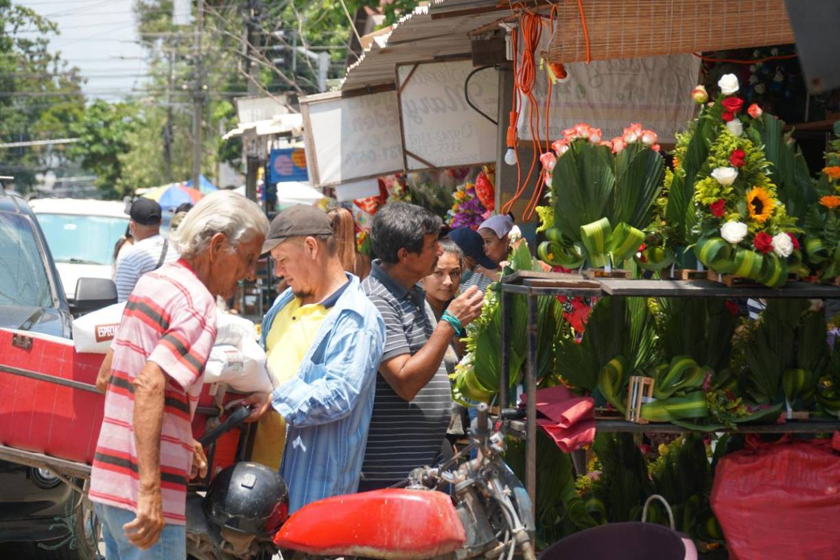 Ambiente previo al Día de la Madre en San Pedro Sula. Fotografía: La Prensa / José Cantarero. 