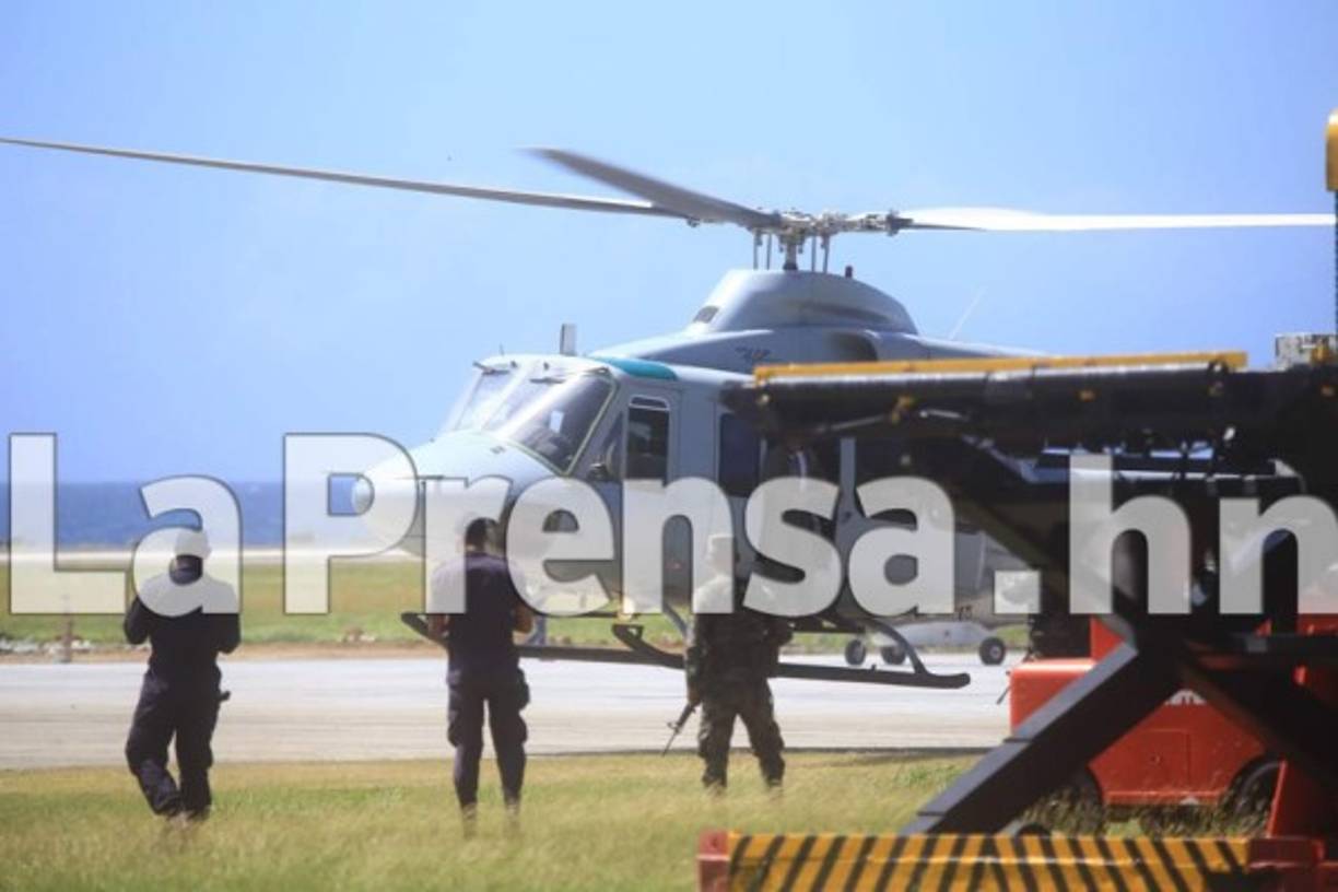 Momento en que el helicóptero desciende para la llegada de Chepe Handal a Roatán.