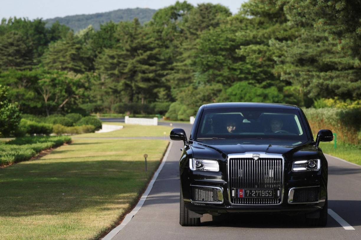 Kim Jong-un es un<b> </b>apasionado de los autos<b> </b>y tiene una colección de vehículos extranjeros de lujo, según la BBC.