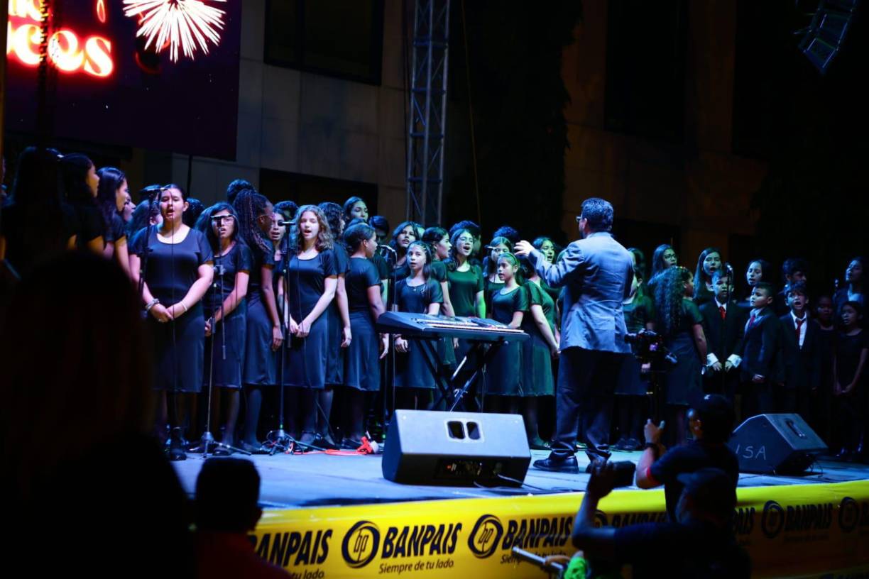 El ejecutivo invitó a revivir las tradiciones en casa y pidió llenarnos de esperanza en el año 2023.