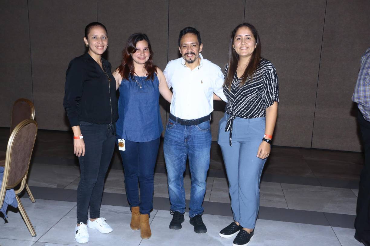 Carolina Martínez, Suseiry Romero, Óscar Vásquez e Ingrid Ramírez