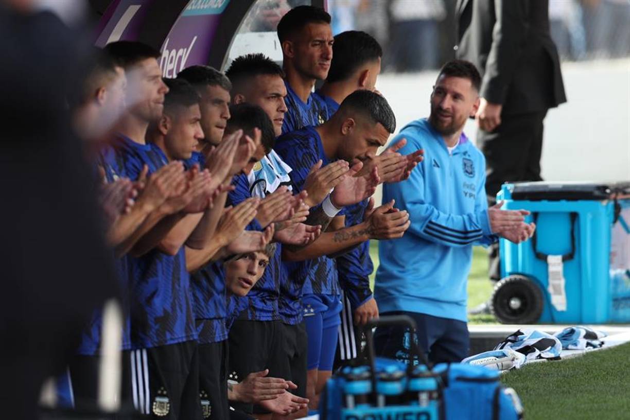 Así estuvo Lionel Messi durante el partido junto a sus compañeros de la Albiceleste. 