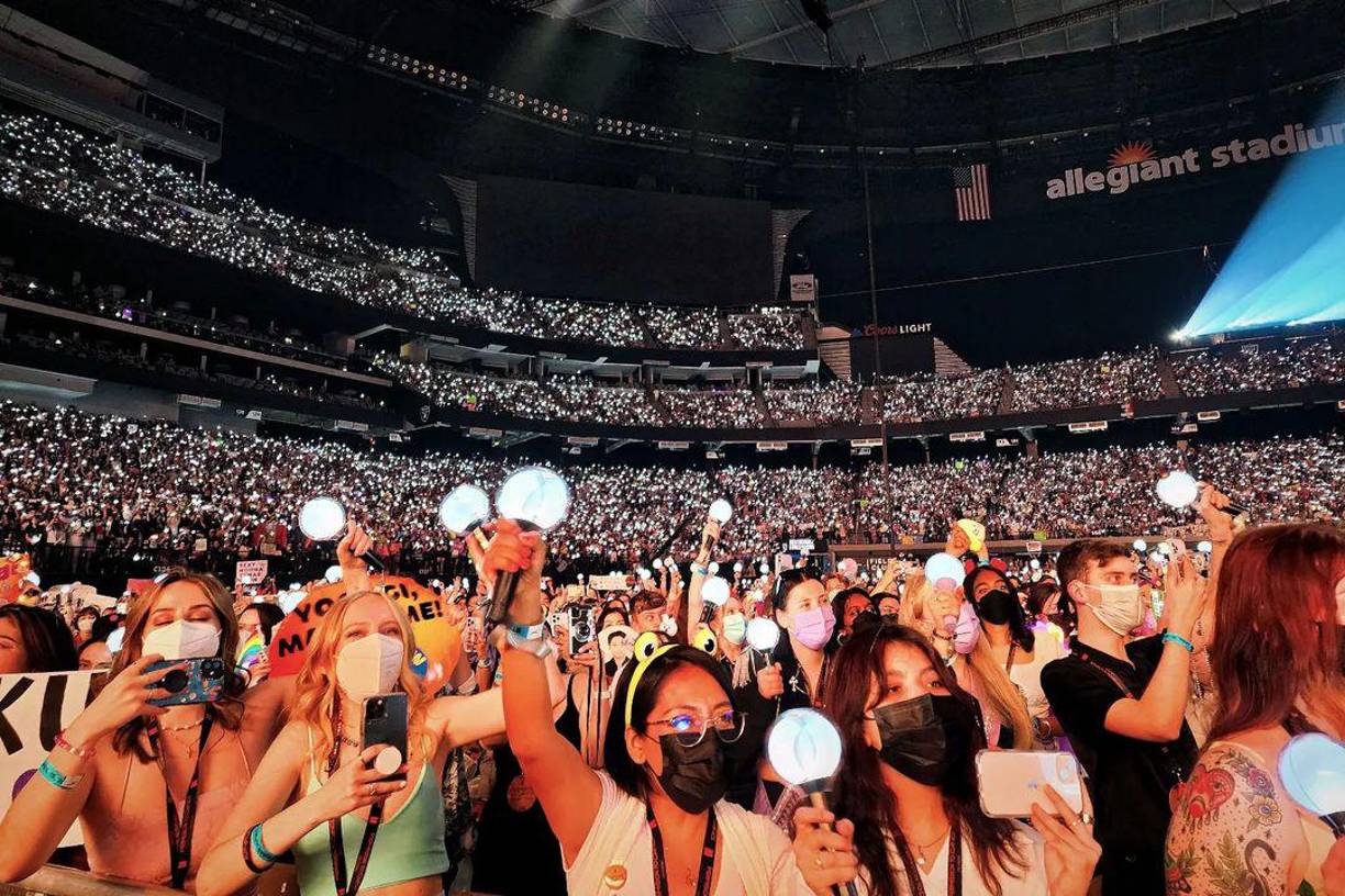 Una vez superada la sorpresiva noticia, sus fans se han volcado en redes sociales para brindarles su apoyo haciendo tendencia el hashtag #BTSItsOkayToRest en donde dejaron en claro que Jin, Jimin, Jungkook, Suga, J-Hope, V y RM se merecen descansar.