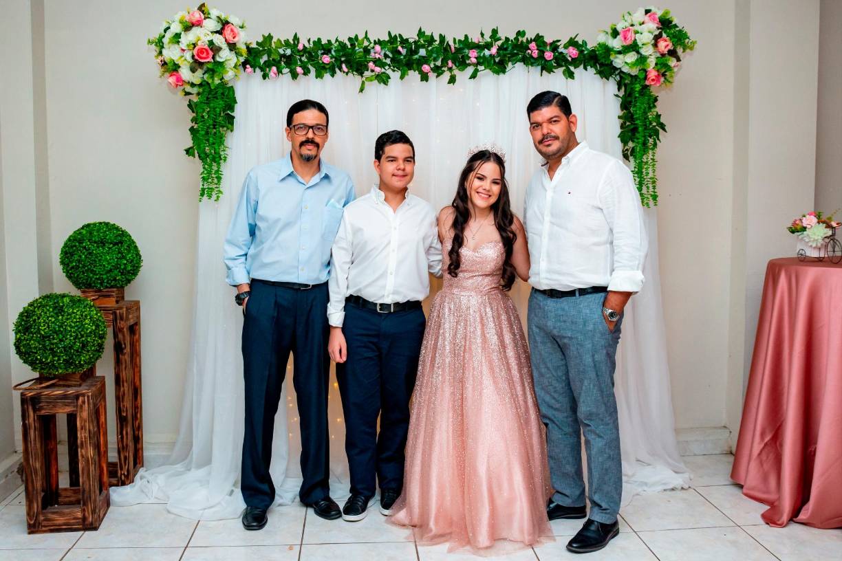 José Ángel, José Andrés, Andrea y Luis Ángel Dubón Lanza