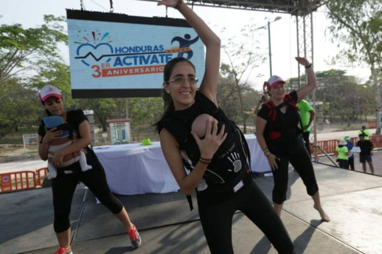 Madres, acampañadas de sus bebés, también se divirtieron en las actividades de Honduras Activate.
